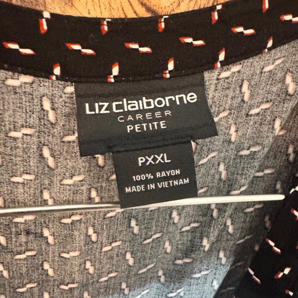 Liz Claiborne Career Petite PXXL Black Print Sleeveless‎ Blouse Top - Picture 2 of 4
